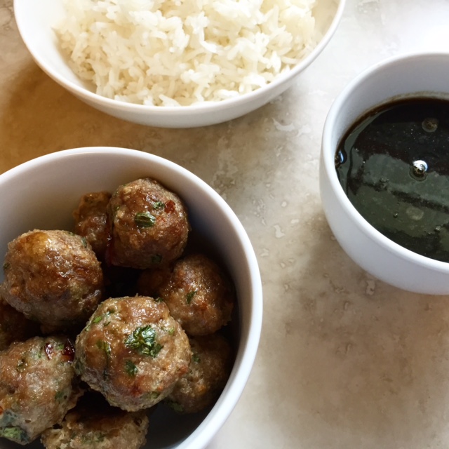 asian turkey meatballs | via she likes to eat