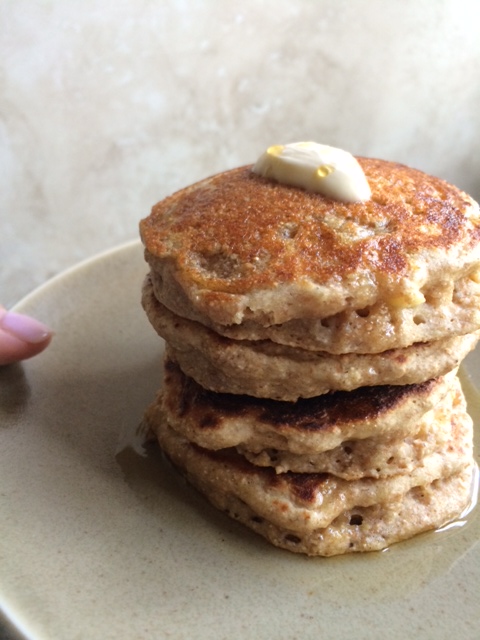 fluffy healthy banana oat pancakes
