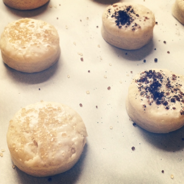 vanilla cream scones | via she likes to eat