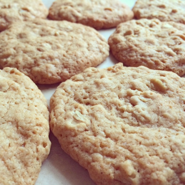 maple brown sugar oatmeal cookies | via she likes to eat